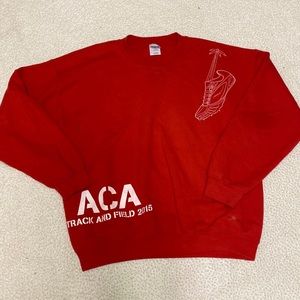 Red sweatshirt. Brand: Gildan